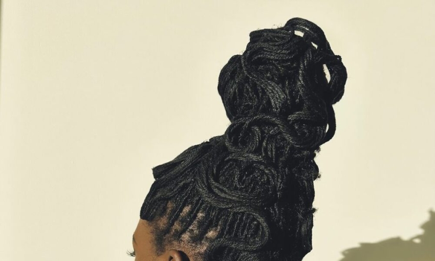 Lupita Nyong’o Shines at the Academy’s Governors Awards with a Breathtaking Afrocentric Updo