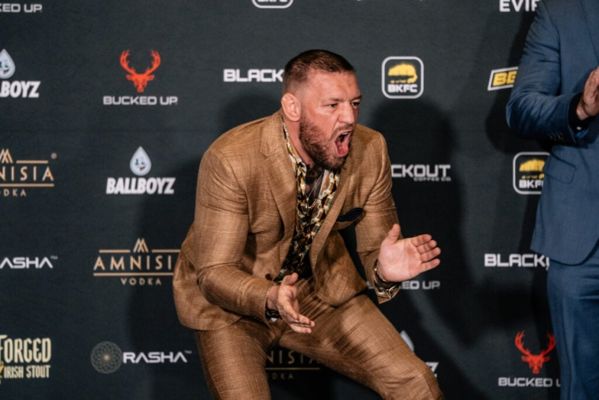  Conor McGregor reacts to huge brawl that transpired in the crowd during BKFC Knuckle Mania 6